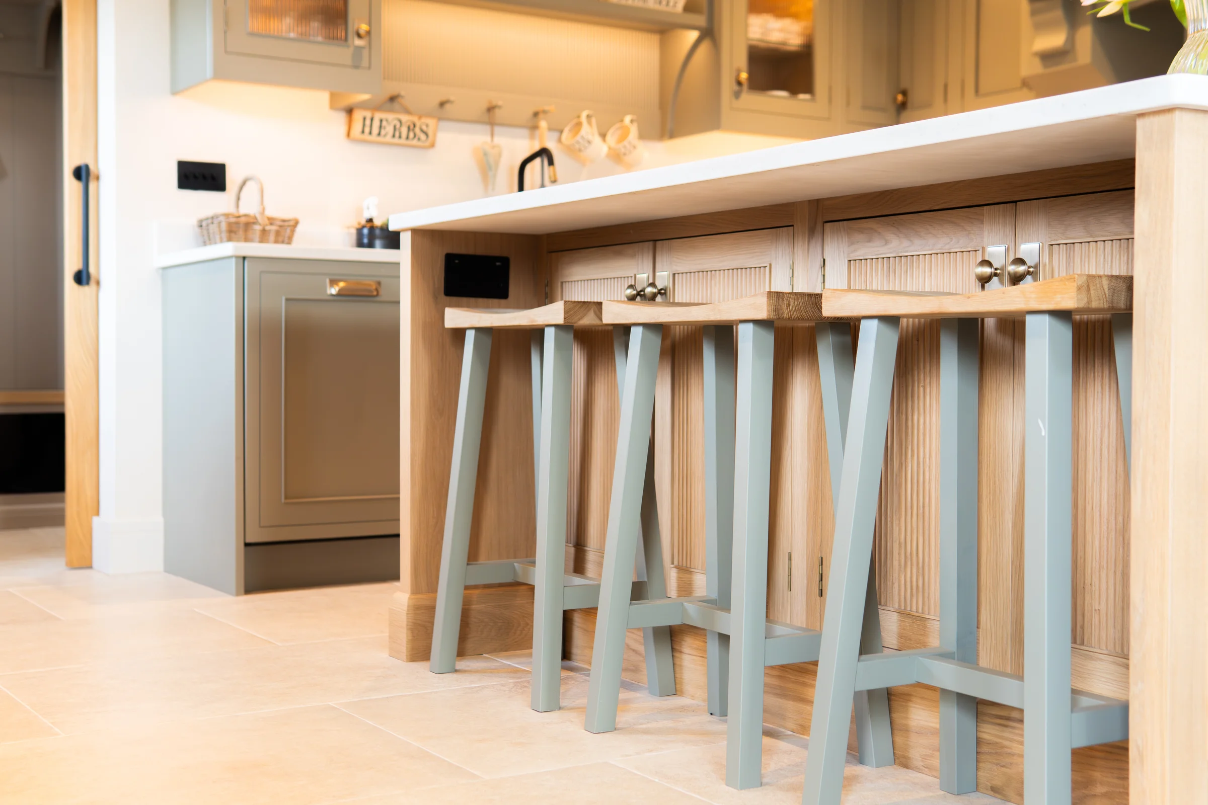 Under island grey bar stools oak reeded panels chrome turnbuckle catches drawers dishwasher