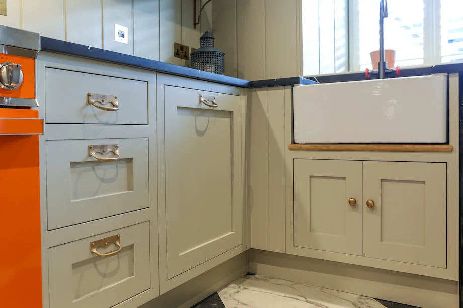 Grey shaker drawers belfast sink brass drop handles oak trim dark quartz