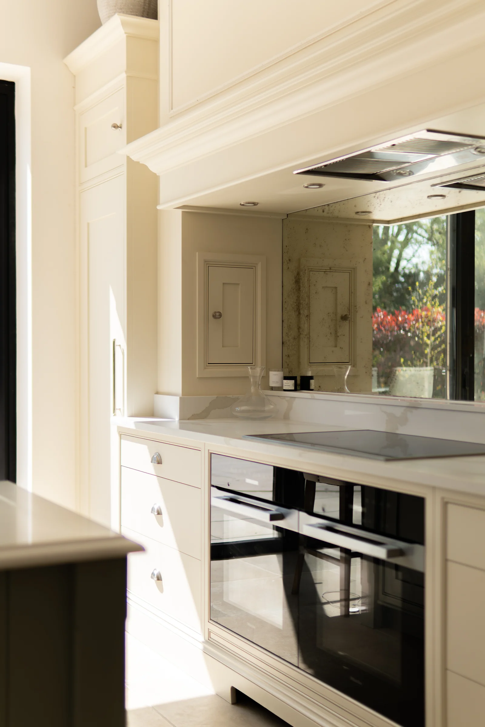 Cooking run cream shaker miele ovens induction hob quartz antiqued mirror extractor