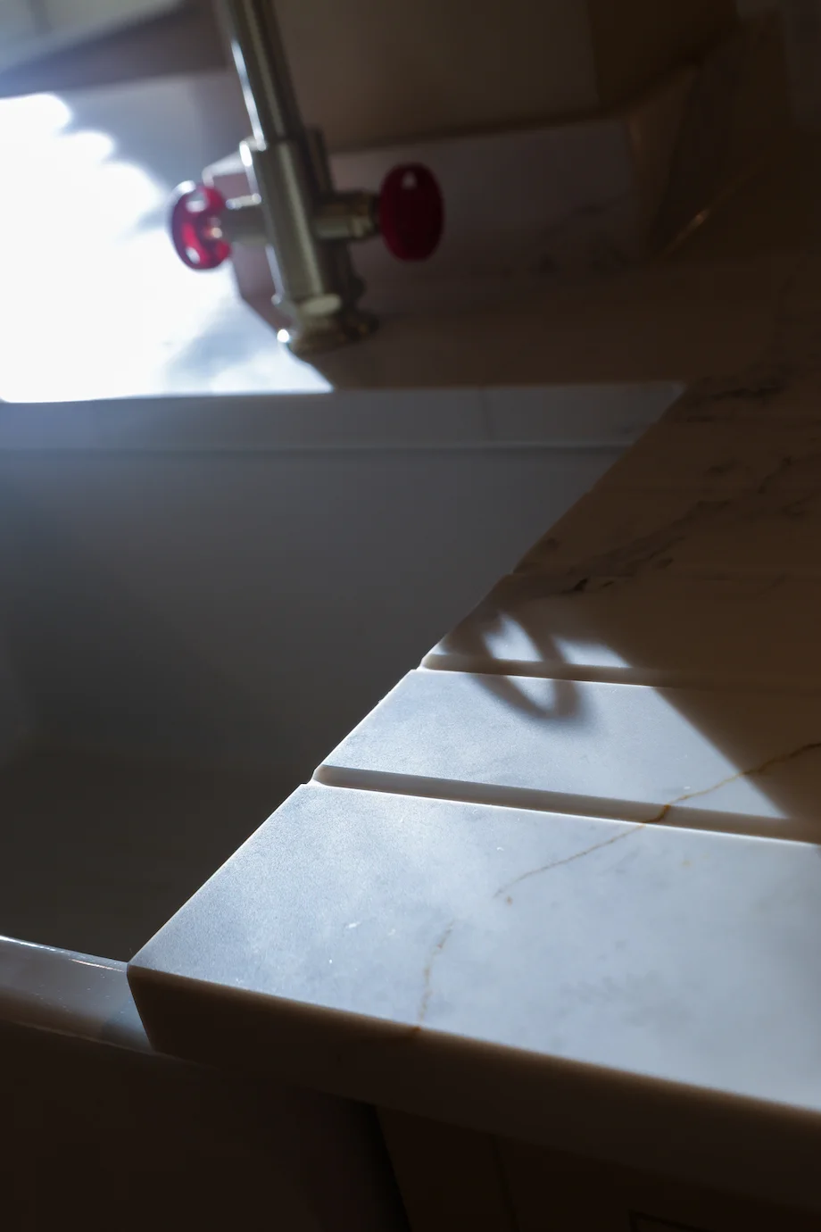 Quartz drainer grooves closeup sunlight veining detail belfast sink