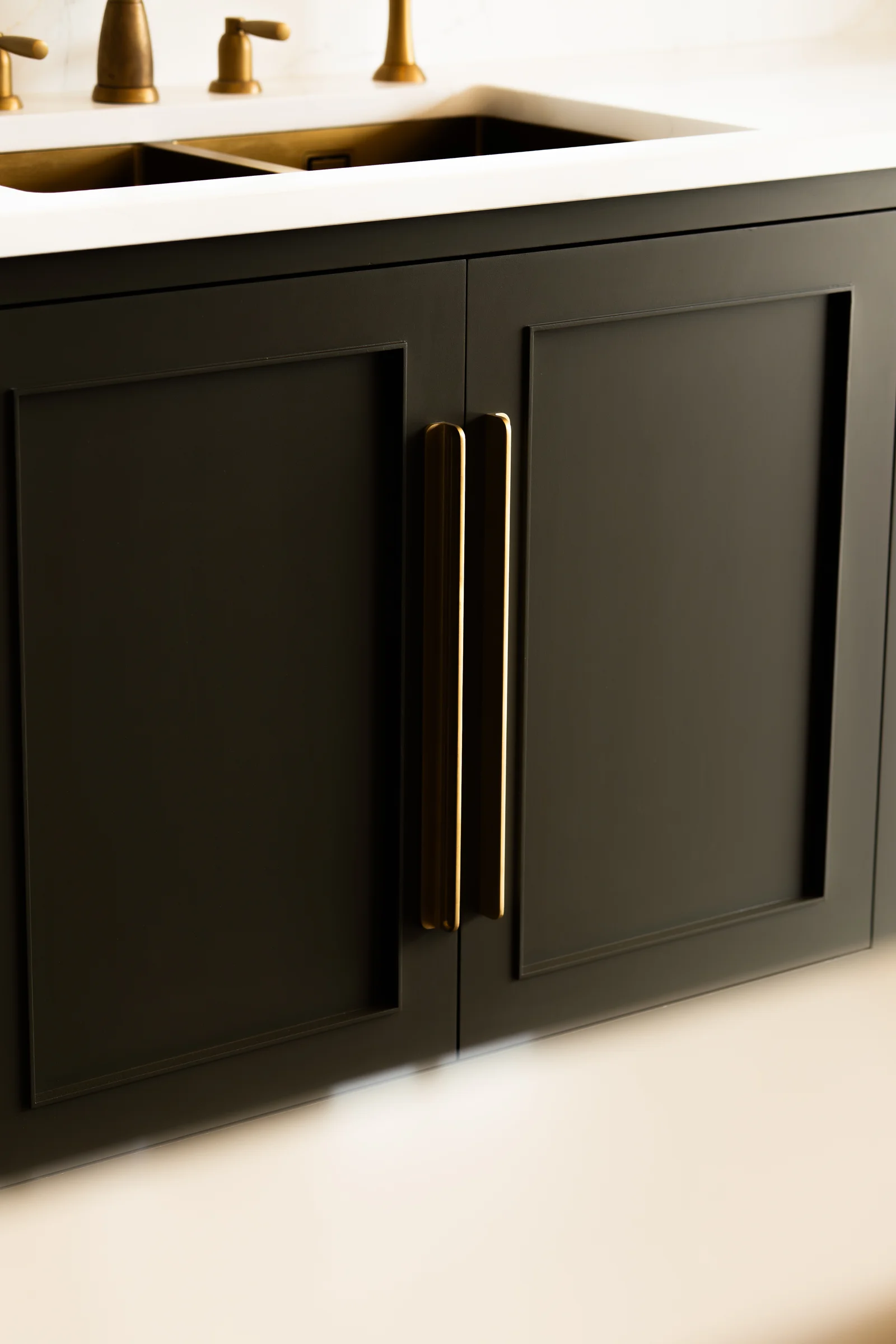 Dark charcoal shaker unit closeup brass bar handle brass taps above