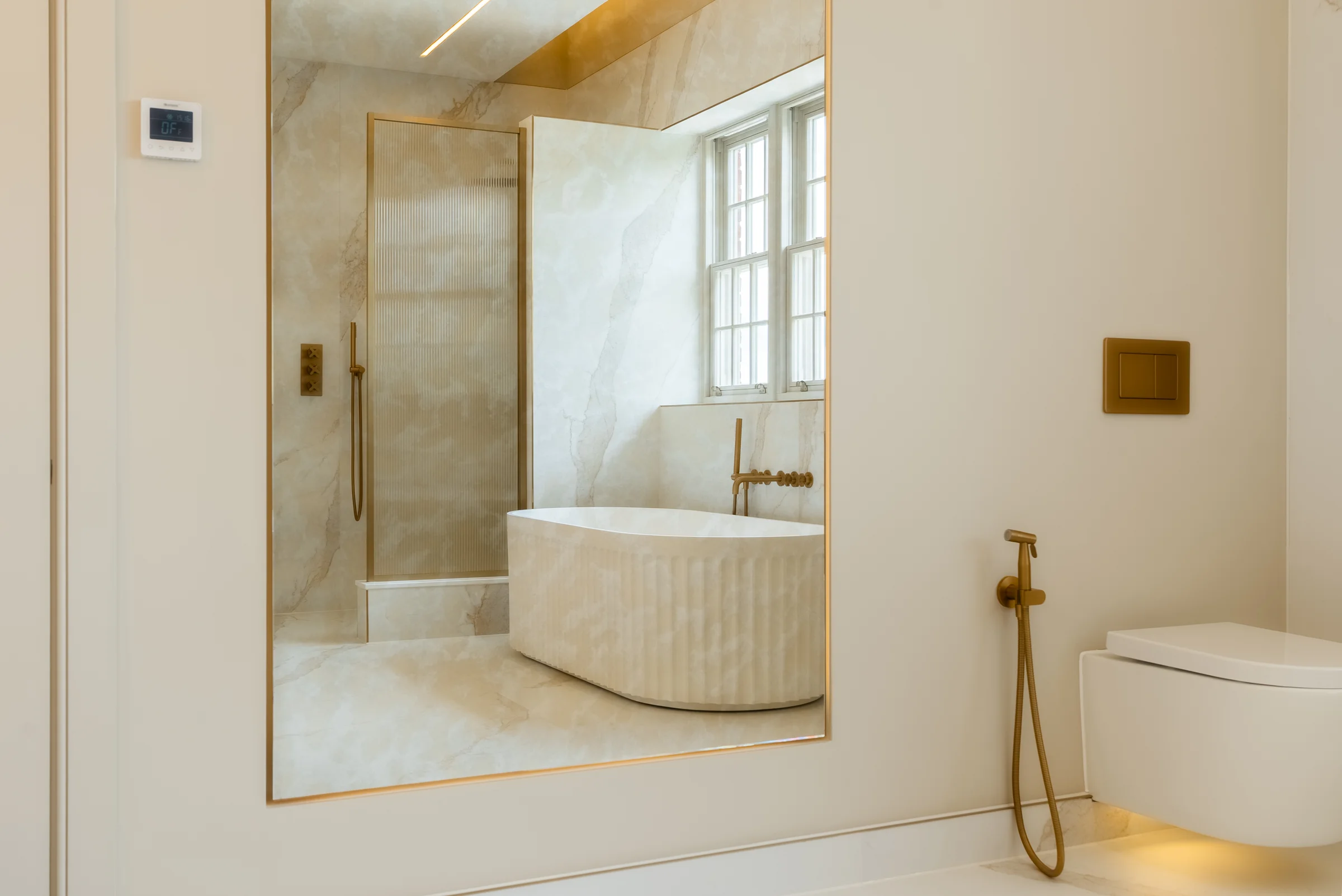 Mirror reflection bath reeded glass shower toilet brass bidet spray thermostat